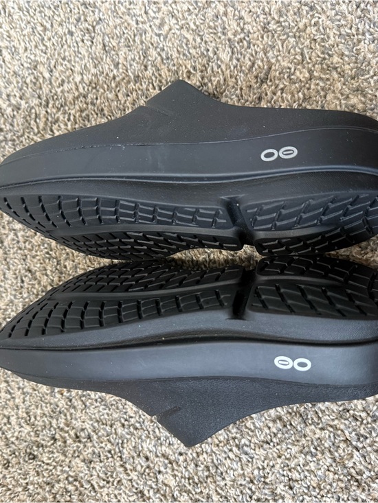 OOFOS Men’s Black Slip-On Clogs — Comfortable Work & Casual Shoes
